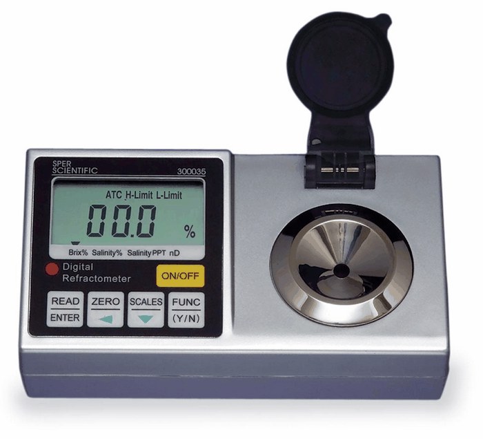 Digital Refractometer 0 60 0 Brix 0 28 0 Salinity 1 330 1 4419 RI from Davis Instruments